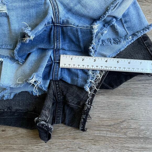 BUNDLE of 3 Universal Thread Shorts High Rise Midi 90s Cut Off Size 2 - Picture 9 of 10